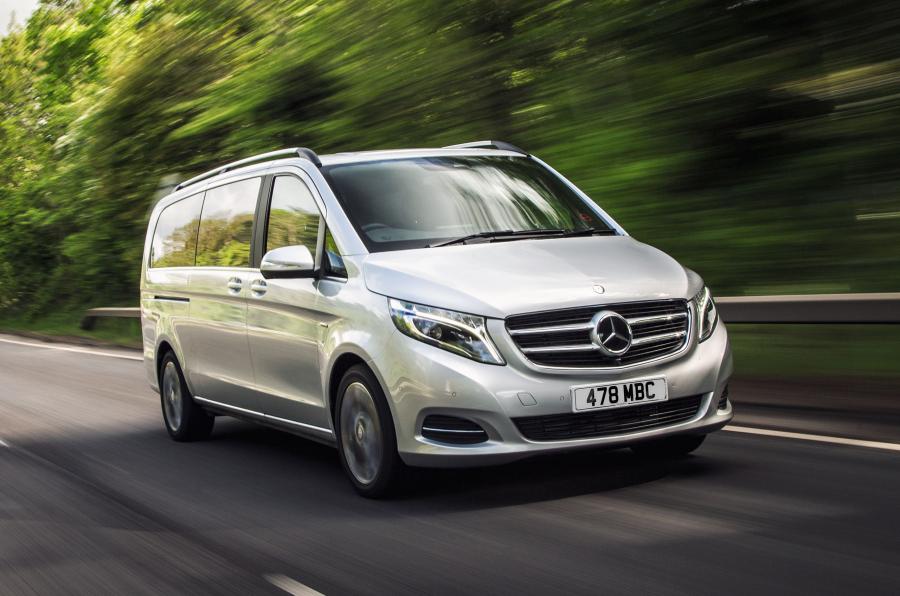 Mercedes Benz třídy V a Škoda Superb vozový park Bubenik Taxi Liberec